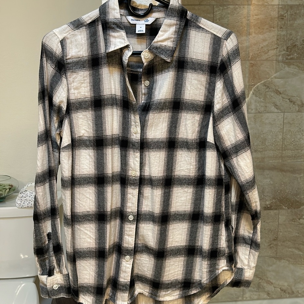 Old navy women’s M cotton plaid buttoned shirt top blouse